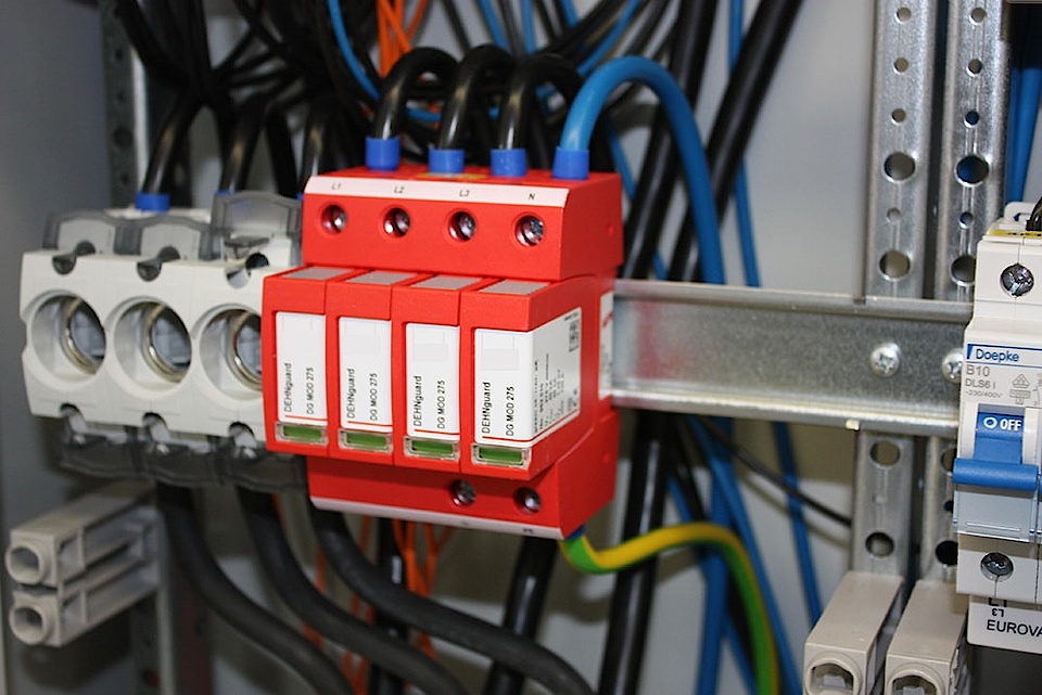 U berspannungsschutz bei Klug & Schwartz Elektrotechnik GmbH in Neuental-Zimmersrode
